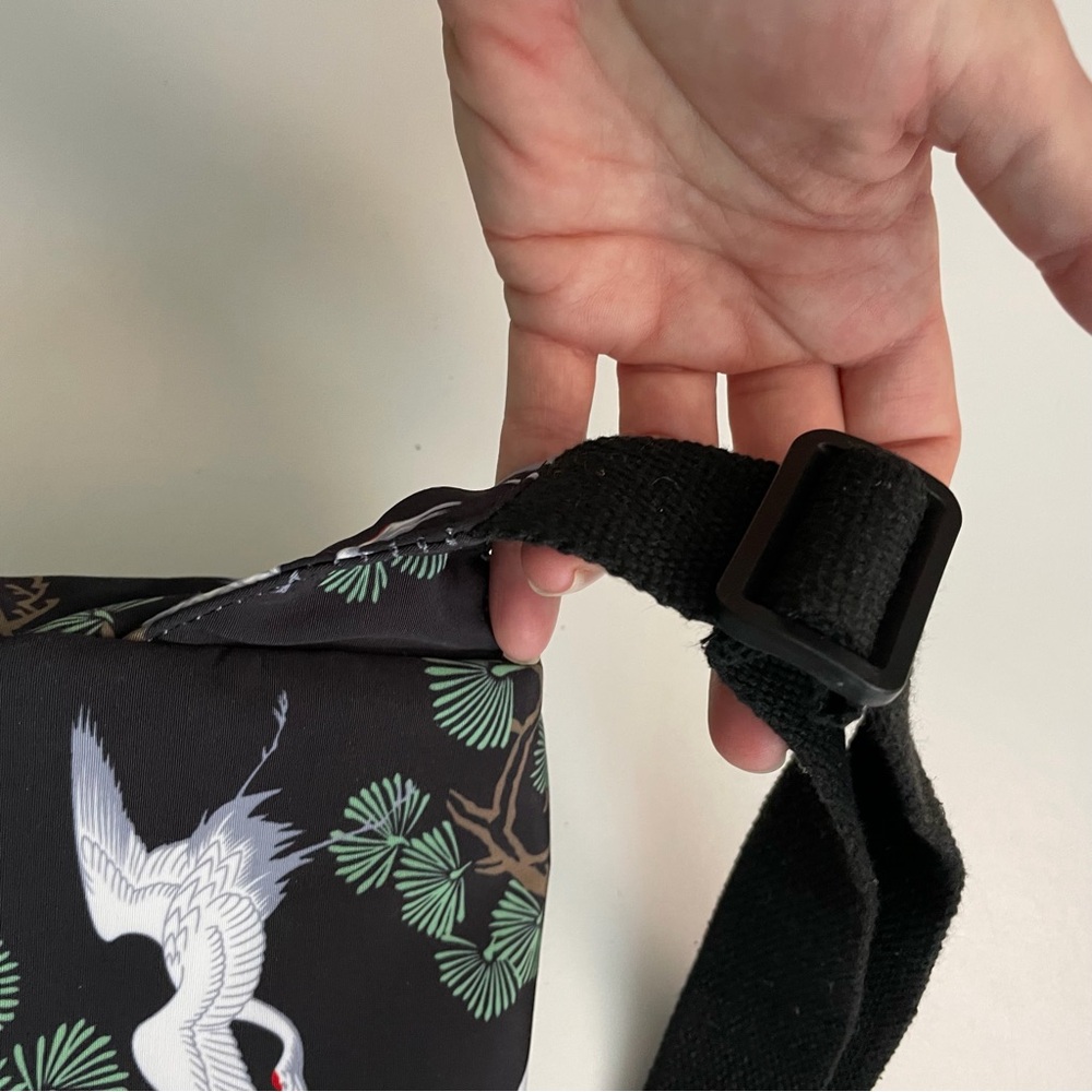 Hot Styles Belt Bag Fanny Pack Asian Cranes Botanical Double Zip Pockets Black - Picture 8 of 16